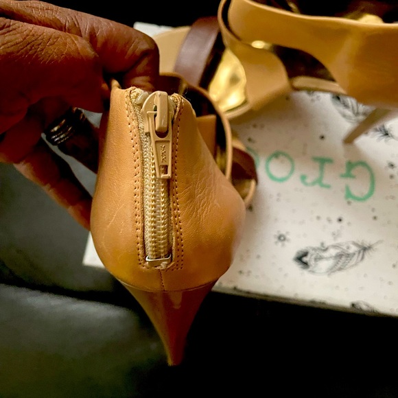 Tan and chocolate brown platform heels. - Picture 2 of 5